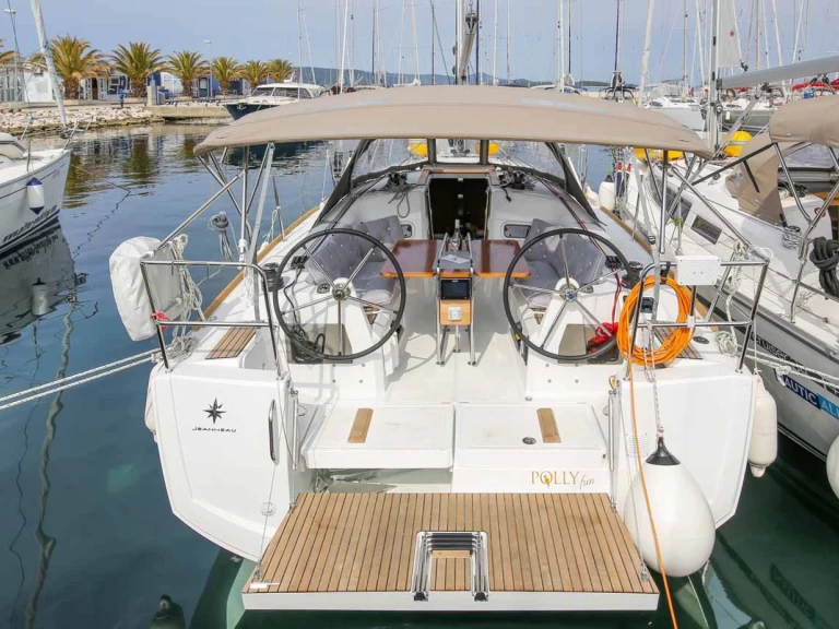 Wynajmij Jeanneau Sun Odyssey 349 w Jezera