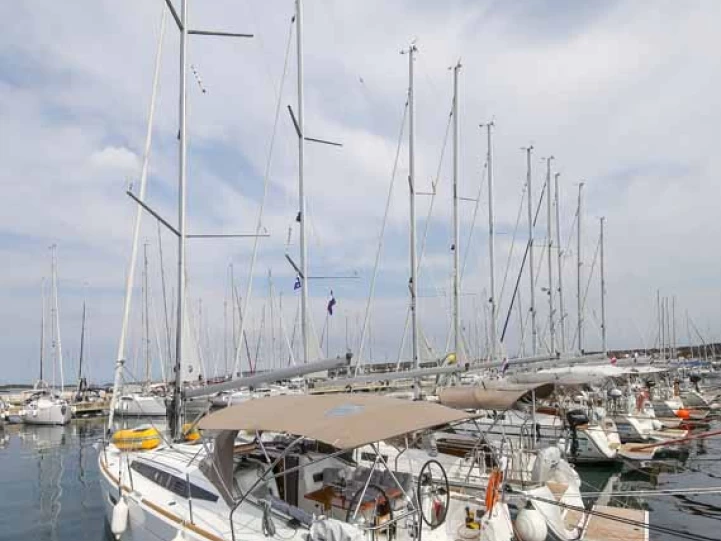 Wynajem łodzi Jezera tanio Sun Odyssey 349