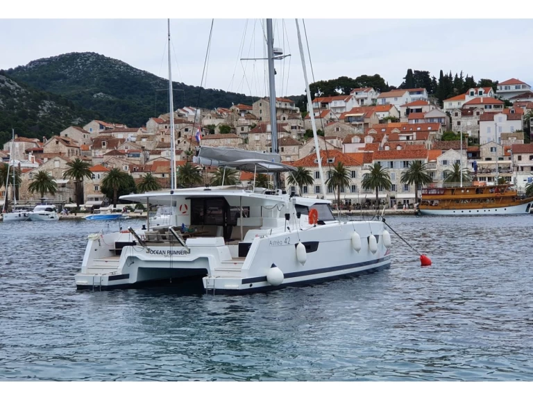 Wynajem Katamaran Fountaine Pajot z patentem 