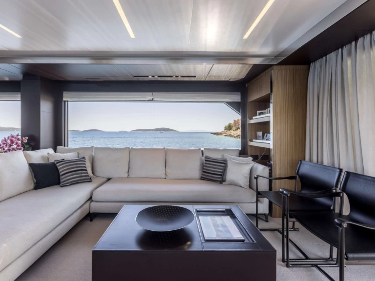 Riva YOYITA II między profesjonalistami a osobami prywatnymi w Split