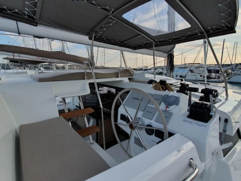 Katamaran do wynajmu w Pomer w najlepszej cenie