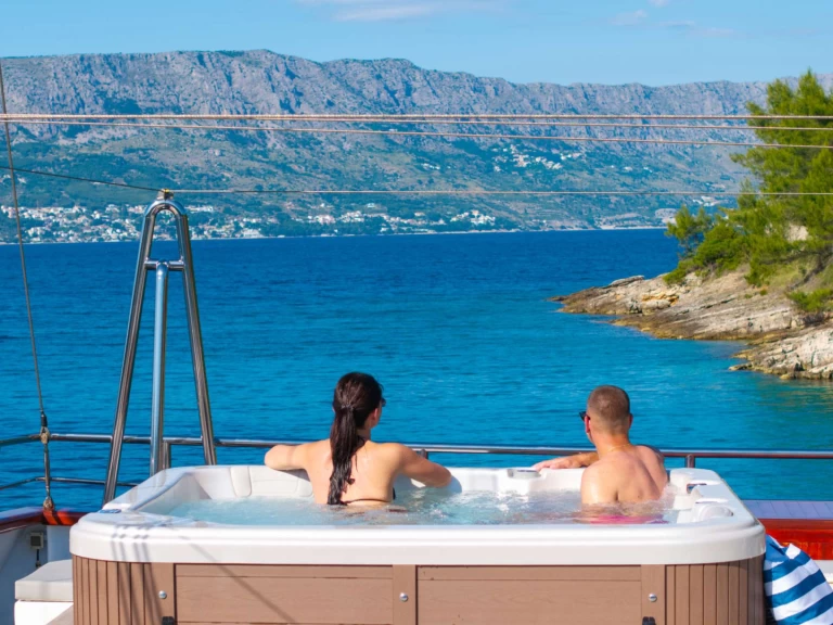  Custom Built Aluminum Cutter Carpe Diem między profesjonalistami a osobami prywatnymi w Trogir