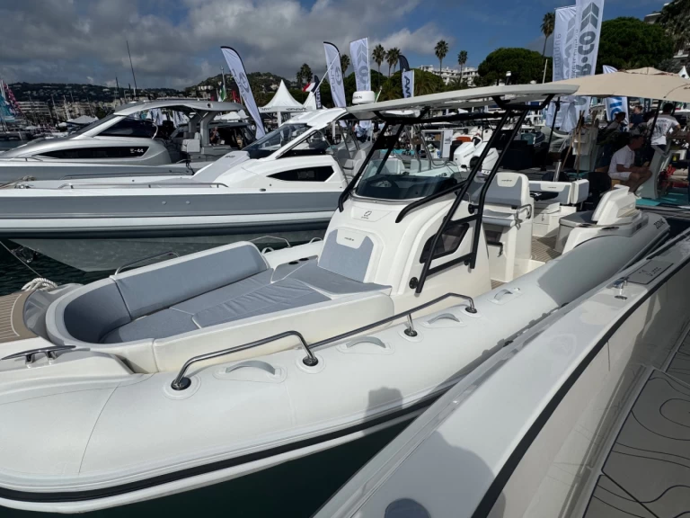 Wynajem Łódż półsztywna w Propriano - Zodiac Medline 9