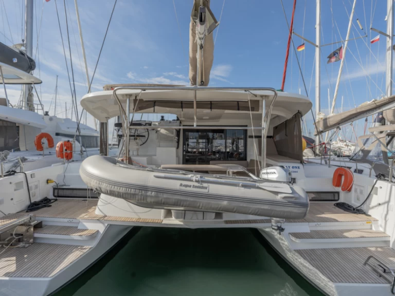 Wynajmij Katamaran z lub bez skippera Lagoon w Piso Livadi