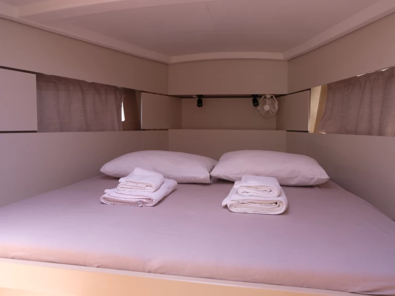 Bénéteau Oceanis 38.1 między profesjonalistami a osobami prywatnymi w Fethiye