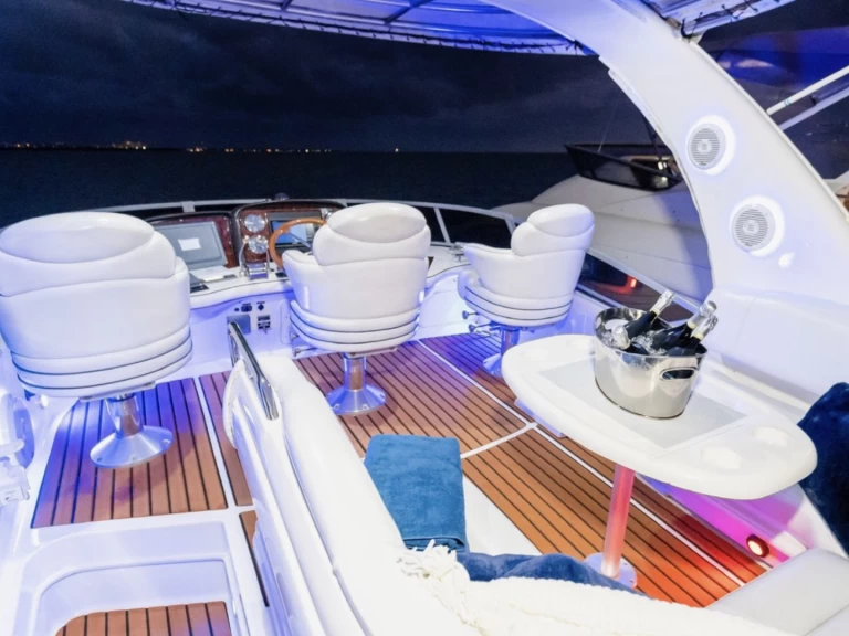 Wynajem łodzi Sea Ray Sea Ray 480 Sundancer w Miami Beach na SamBoat 