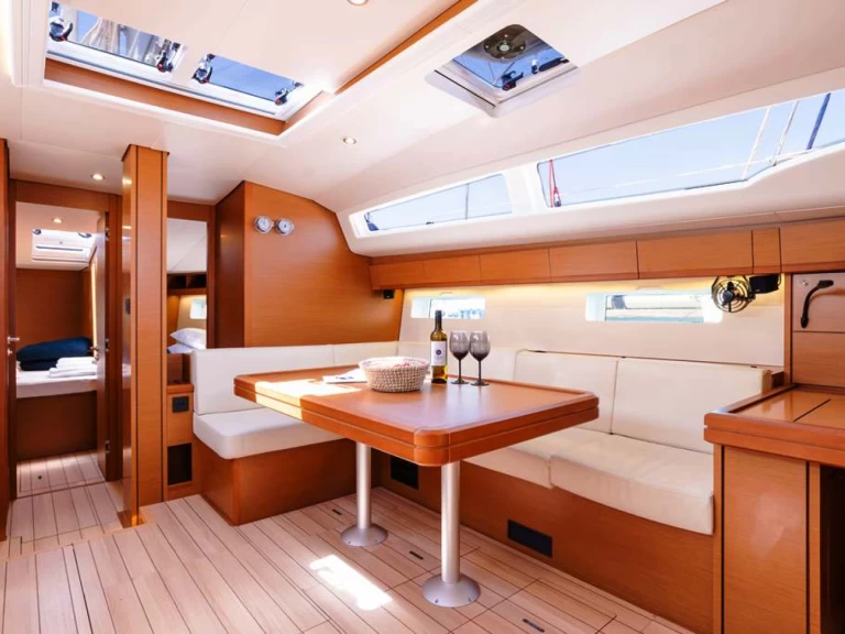 Wynajmij Jeanneau Jeanneau 54 w Nea Peramos