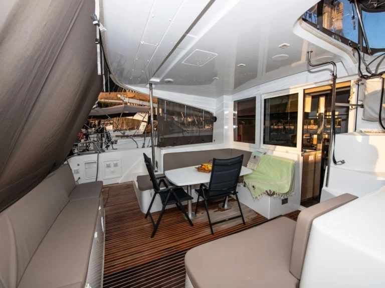 Katamaran do wynajmu w Neo Klima w najlepszej cenie