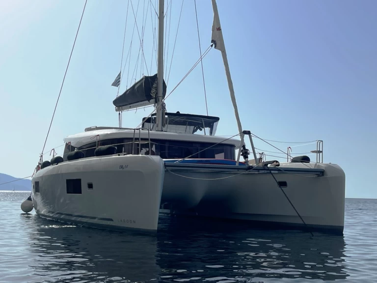 Wynajem Katamaran Lagoon z patentem 