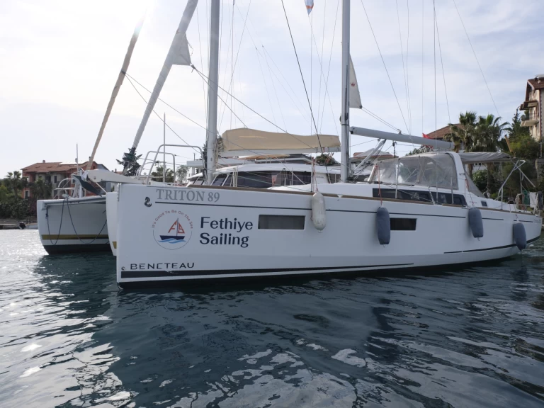 Wynajem Żaglowiec Bénéteau z patentem 