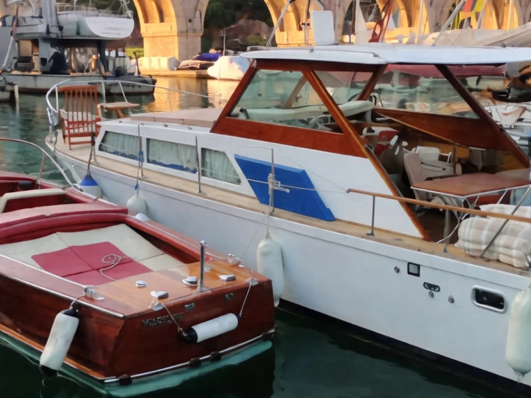 Wynajem łodzi Cannes tanio Arcoa 1060