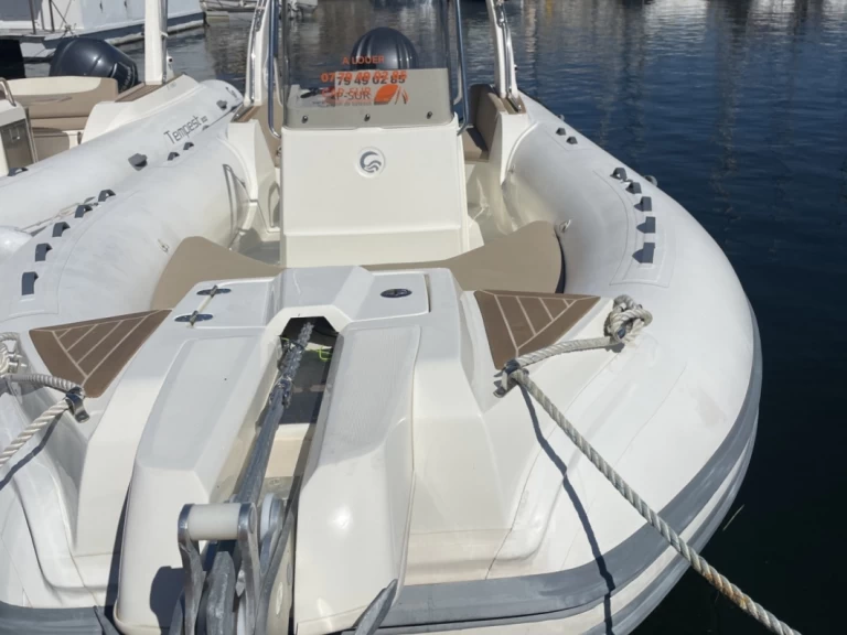 Wynajmij Łódż półsztywna z lub bez skippera Capelli w Port de Saint-Cyprien Méditerranée