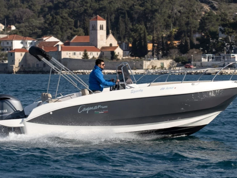 Cayman Deluxe między profesjonalistami a osobami prywatnymi w Milna