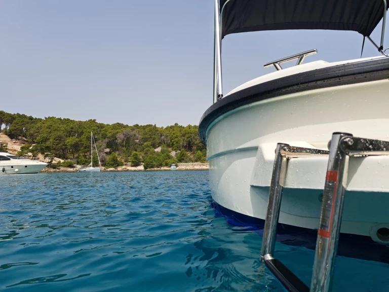 Wynajem łodzi Milna tanio Open 500