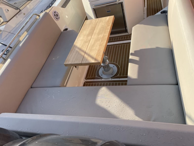 Capelli Tempest 900 WA między profesjonalistami a osobami prywatnymi w Port de Saint-Cyprien Méditerranée