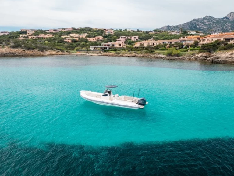  Capelli 900 Open 300 HP między profesjonalistami a osobami prywatnymi w Poltu Quatu
