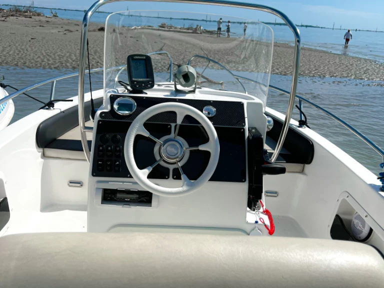 Wynajem Motorówka yacht & co z patentem 