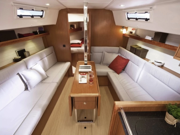 Wynajem Żaglowiec Bavaria z patentem 