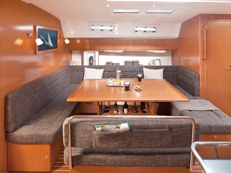 Bavaria Bavaria 50 Cruiser między profesjonalistami a osobami prywatnymi w Punat