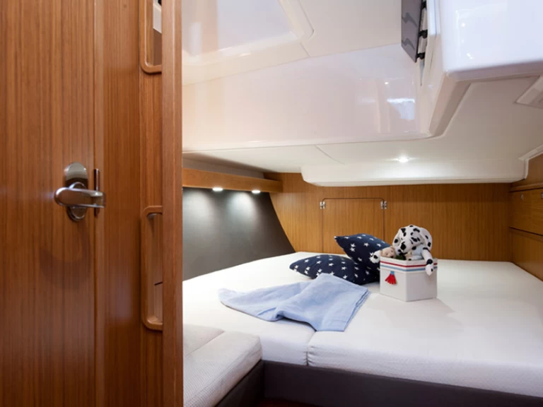 Wynajem Żaglowiec Bavaria z patentem 