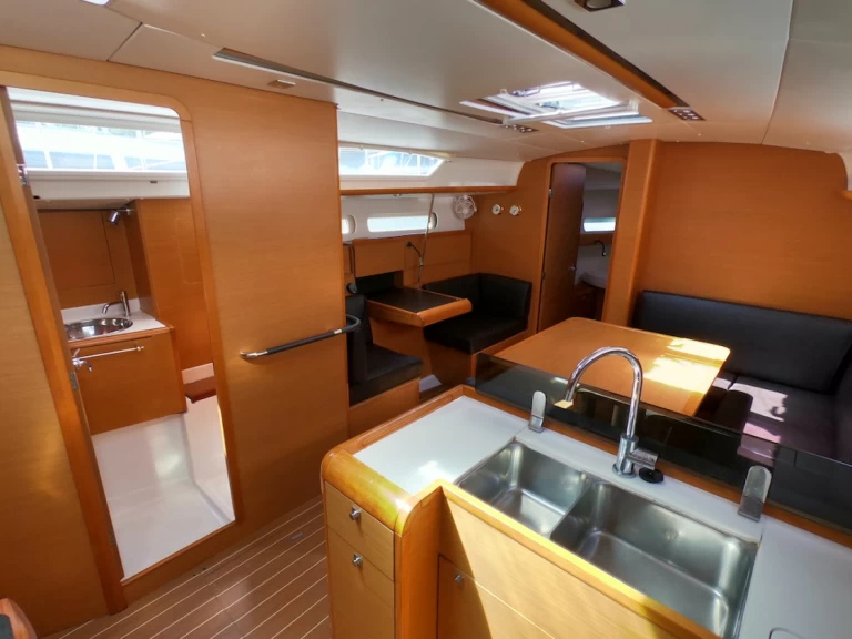 Wynajmij Jeanneau Sun Odyssey 409 w Olbia