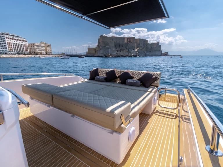 Motorówka do wynajmu w Juan-les-Pins w najlepszej cenie