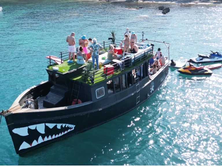 Wynajem Motorówka Custom Made z patentem 