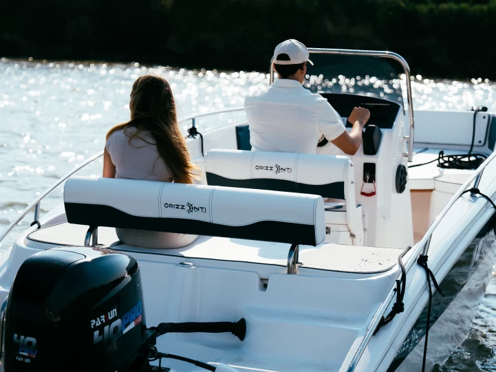 Wynajem Motorówka Orizzonti z patentem 