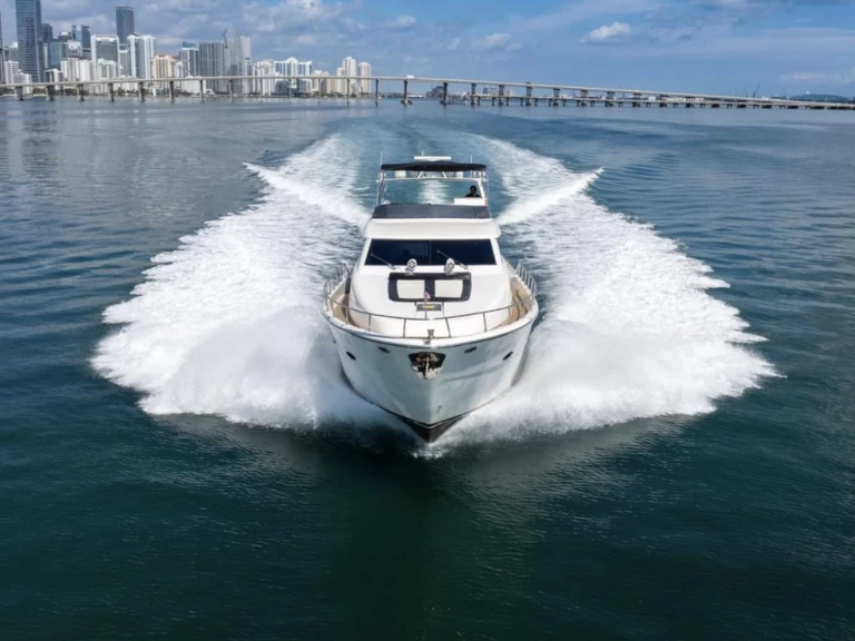 Wynajem Luksusowy jacht Uniesse z patentem 