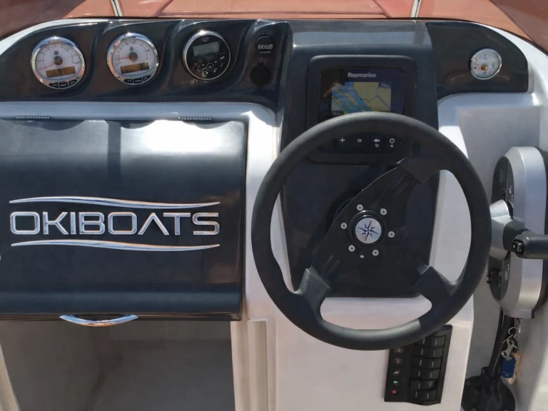 Okiboats Barracuda 545 Open między profesjonalistami a osobami prywatnymi w Medulin