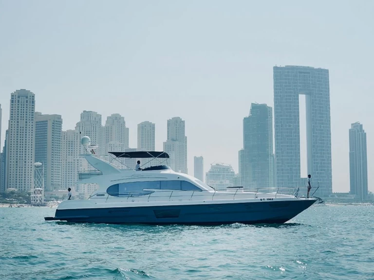 Luksusowy jacht do wynajmu w Dubaï harbour w najlepszej cenie