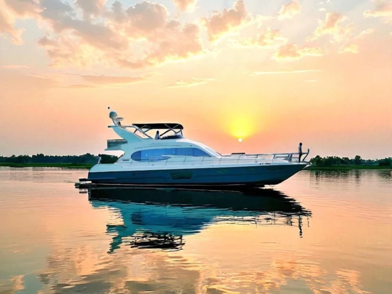 Al Shaali  AS Marine między profesjonalistami a osobami prywatnymi w Dubaï harbour