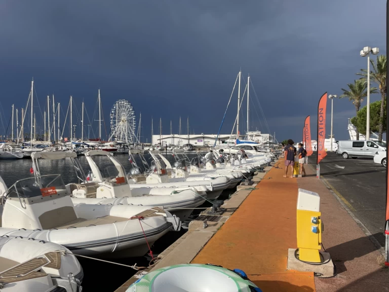 Wynajem Łódż półsztywna w Port de Saint-Cyprien Méditerranée - Capelli Tempest 1000 CC