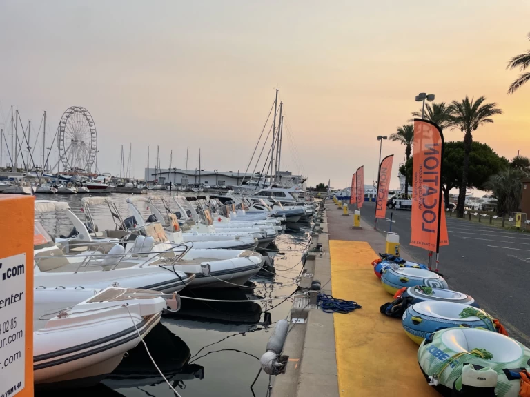 Wynajmij Łódż półsztywna z lub bez skippera Capelli w Port de Saint-Cyprien Méditerranée