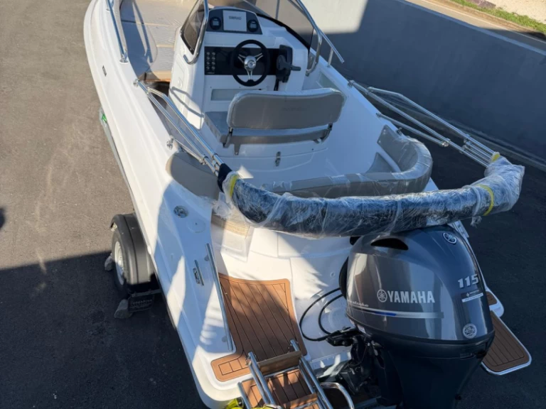 Motorówka do wynajmu w Sveti Filip i Jakov w najlepszej cenie