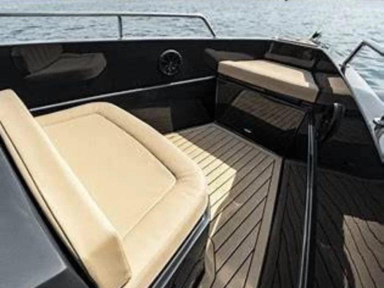 Nuva Nuva M6 Open między profesjonalistami a osobami prywatnymi w Alicante