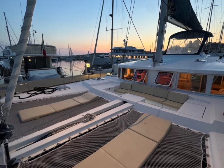 Wynajmij Lagoon Lagoon 44 w Nettuno