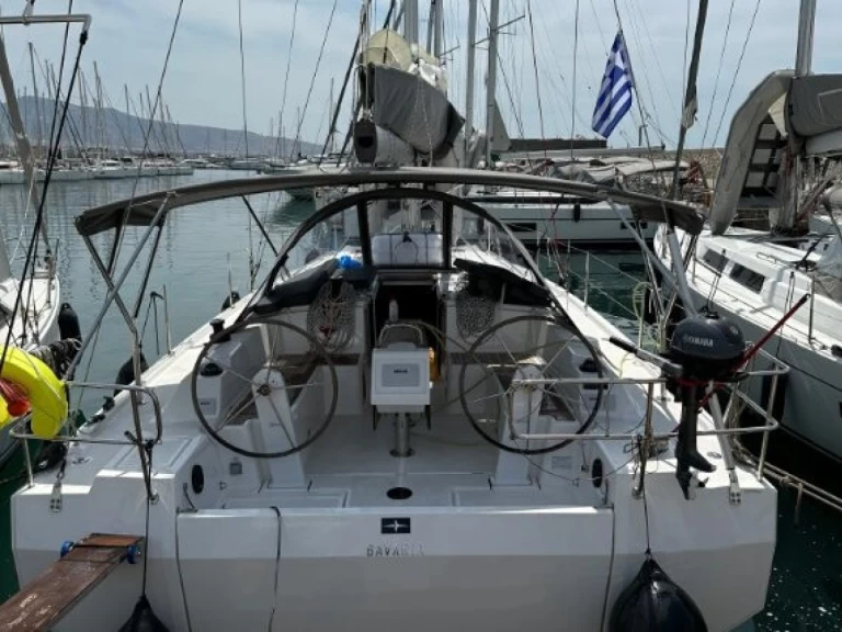 Wynajmij Bavaria Bavaria C42 w Alimos