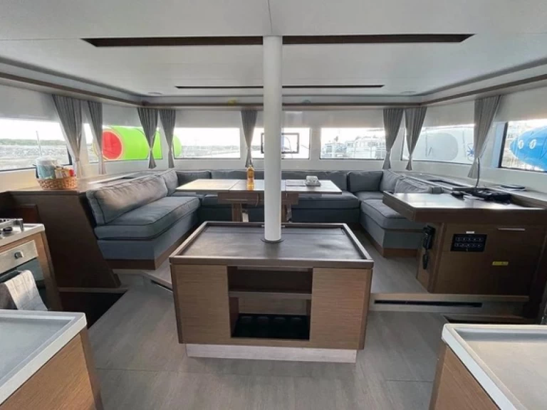 Wynajmij Lagoon Lagoon 50 w Donji Seget