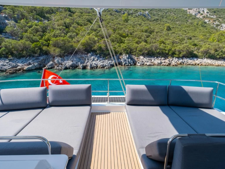 Wynajem Katamaran Fountaine Pajot z patentem 