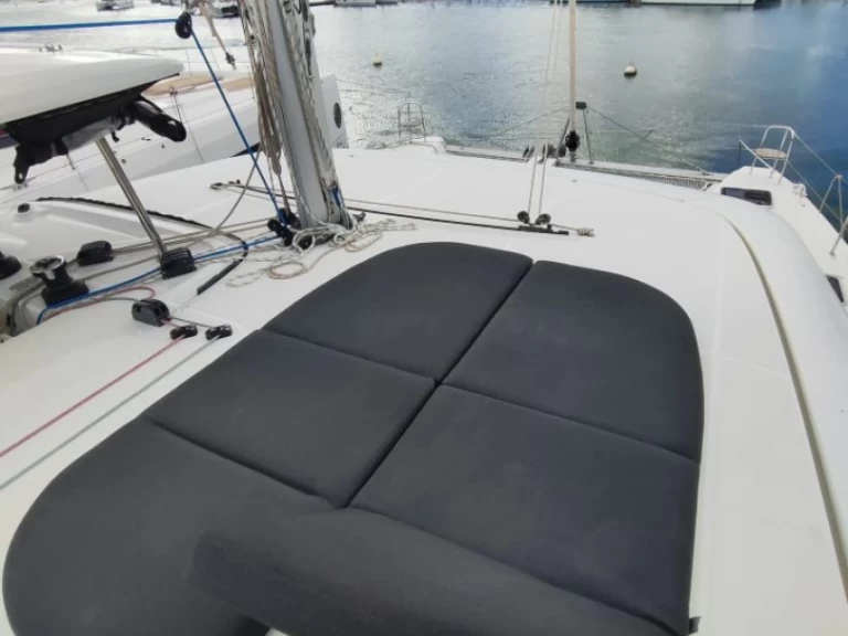 Lagoon Lagoon 42 między profesjonalistami a osobami prywatnymi w Le Marin