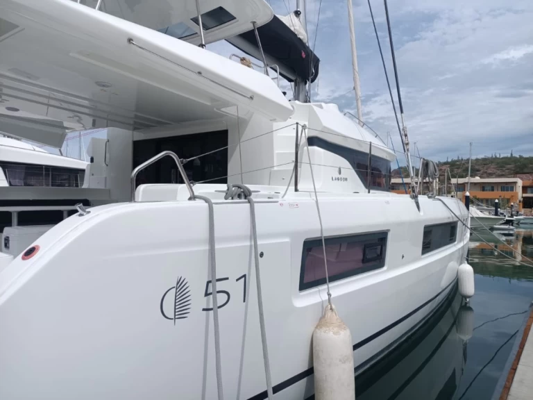 Lagoon Lagoon 51 między profesjonalistami a osobami prywatnymi w La Paz
