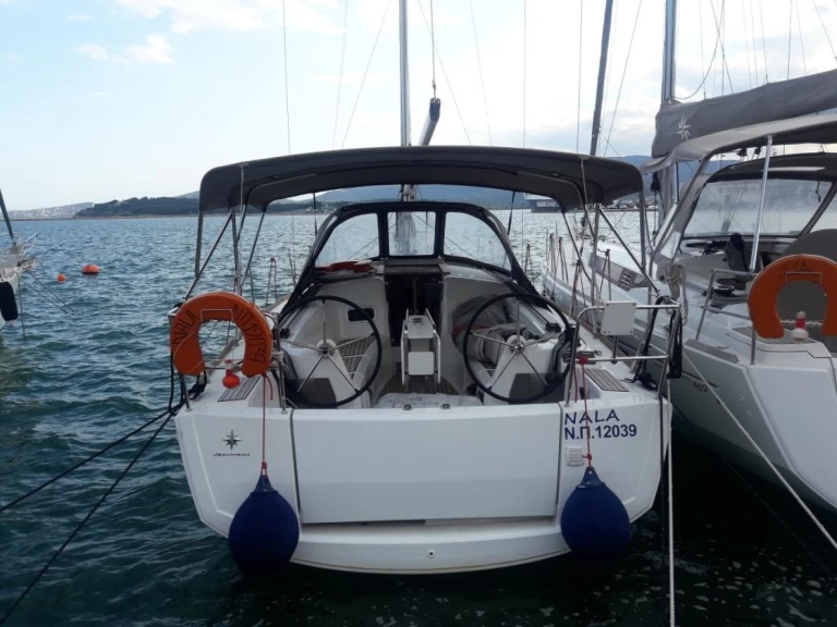Wynajmij Jeanneau Sun Odyssey 349 w Neo Klima