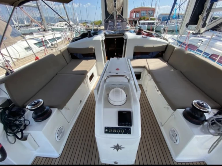 Jeanneau Sun Odyssey 440 między profesjonalistami a osobami prywatnymi w Rhodes (City)