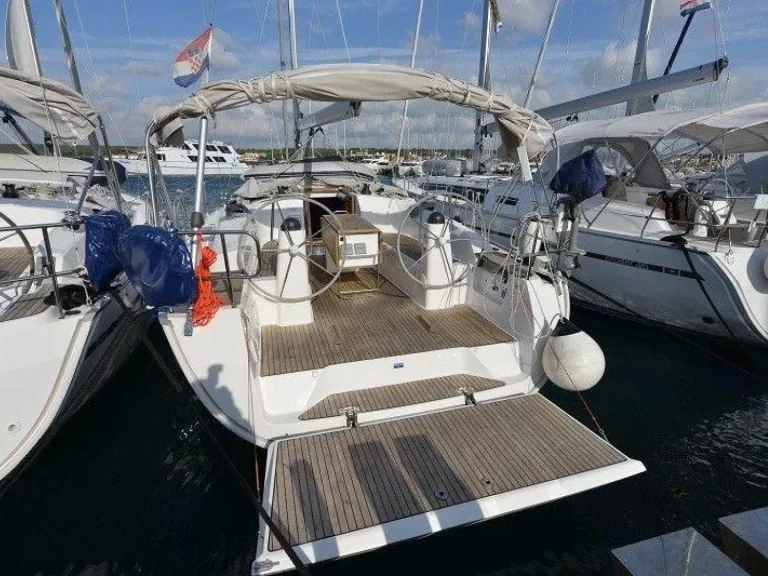 Wynajem Żaglowiec Bavaria z patentem 