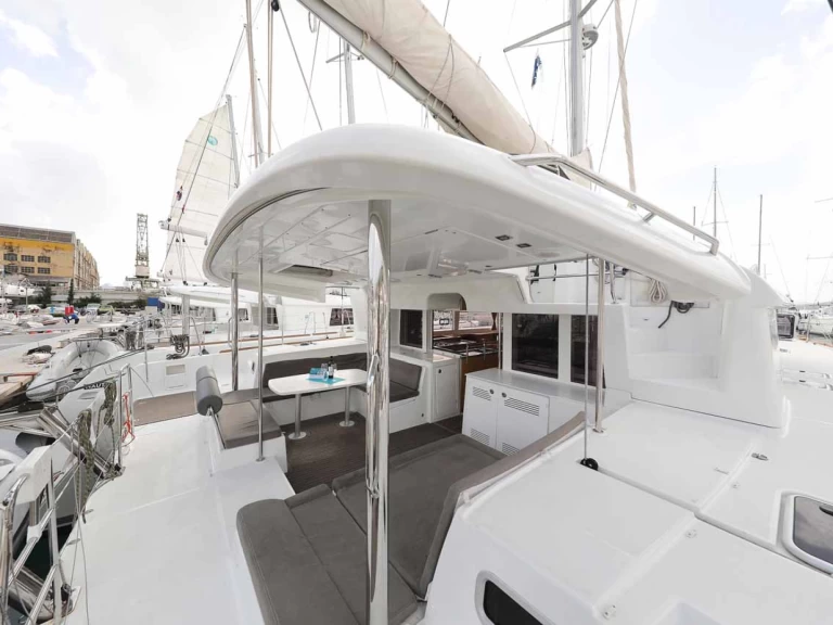 Wynajem Katamaran Lagoon z patentem 