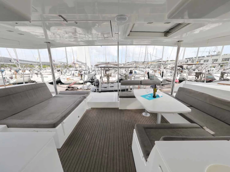 Katamaran do wynajmu w Murter-Kornati w najlepszej cenie