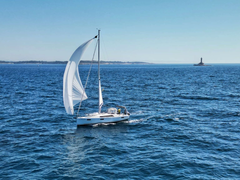 Wynajmij Bénéteau Oceanis 41.1 w Rogoznica