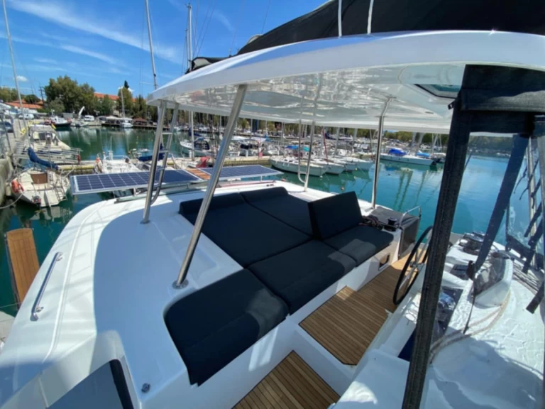 Lagoon Lagoon 46 między profesjonalistami a osobami prywatnymi w Skiathos