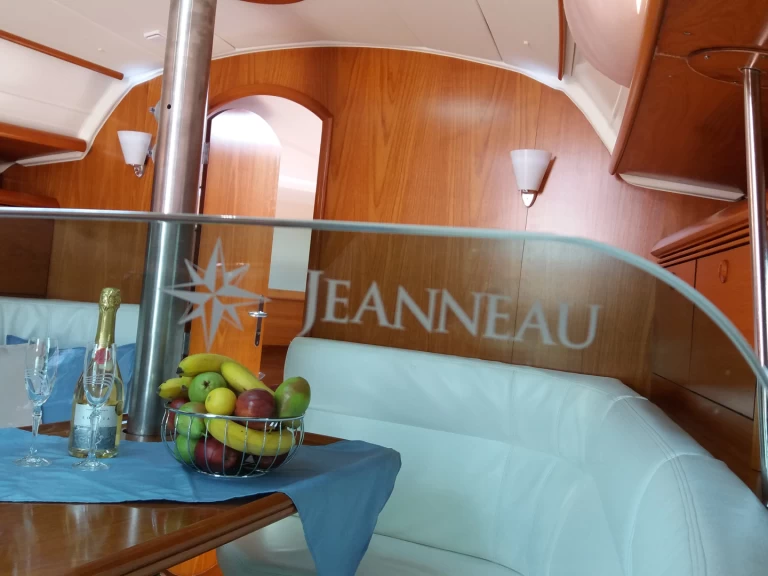 Żaglowiec do wynajmu w Nea Peramos w najlepszej cenie